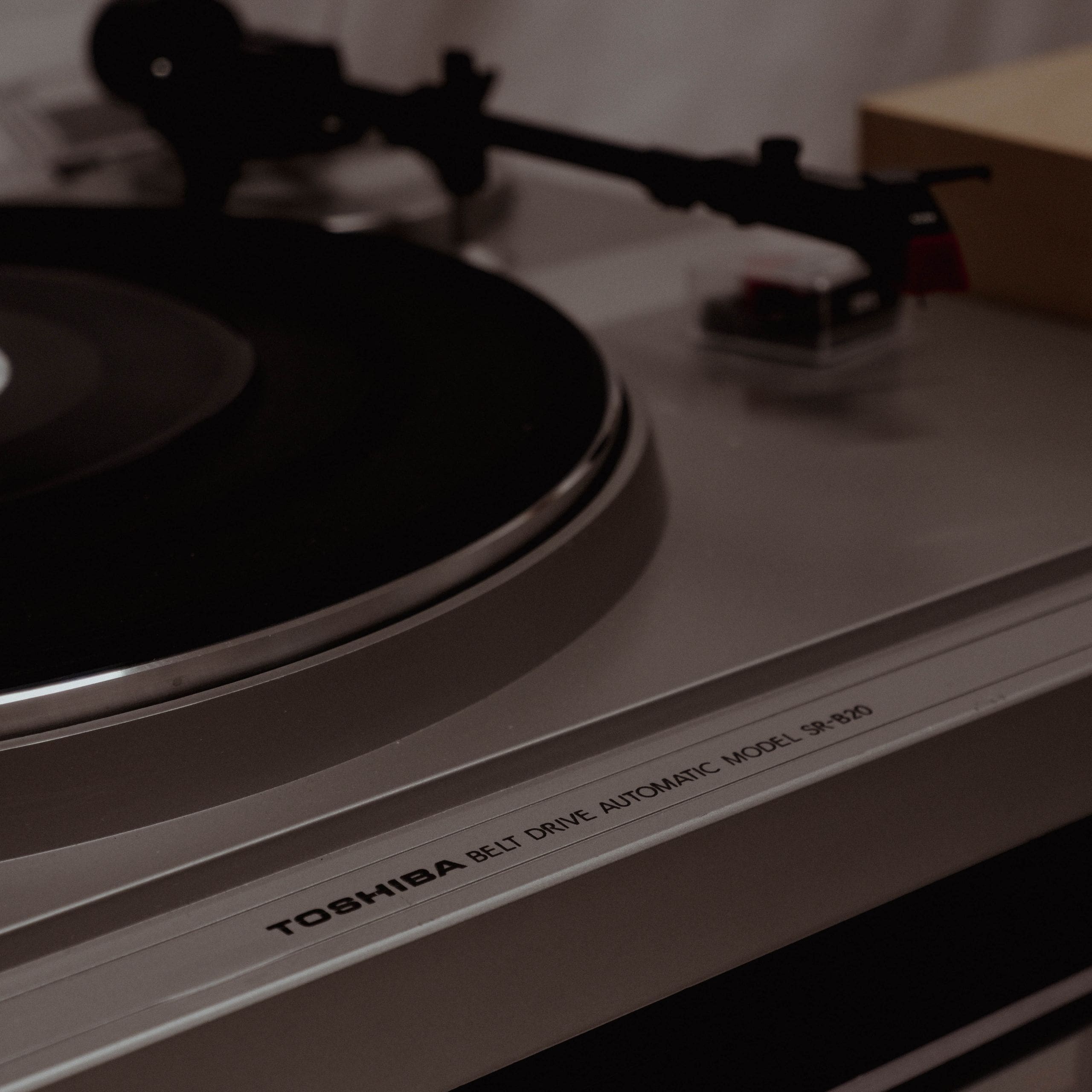 Vintage 80s Toshiba Turntable/Fisher Amplifier+Tuner/Magnat