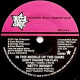 Betty Wright – In The Middle Of The Game (Don’t Change The Play) b/w Betty Wright Feat. Joss Stone – Whisper In The Wind – Outta Sight 7″