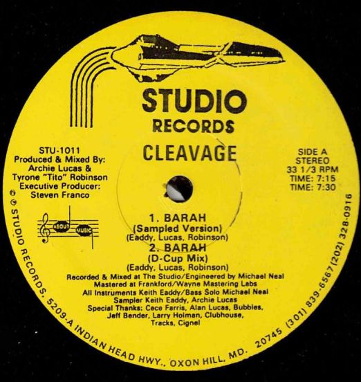 Cleavage - Barah - Studio 12"
