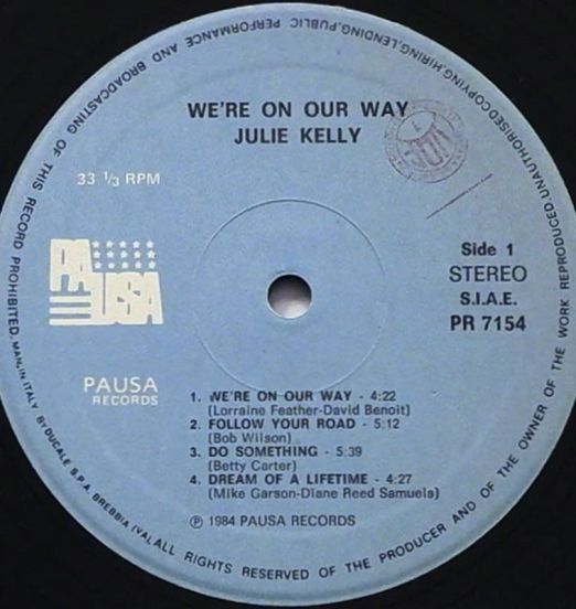 JulieKelly-We’reOnOurWay-PausaITLPLABELA01